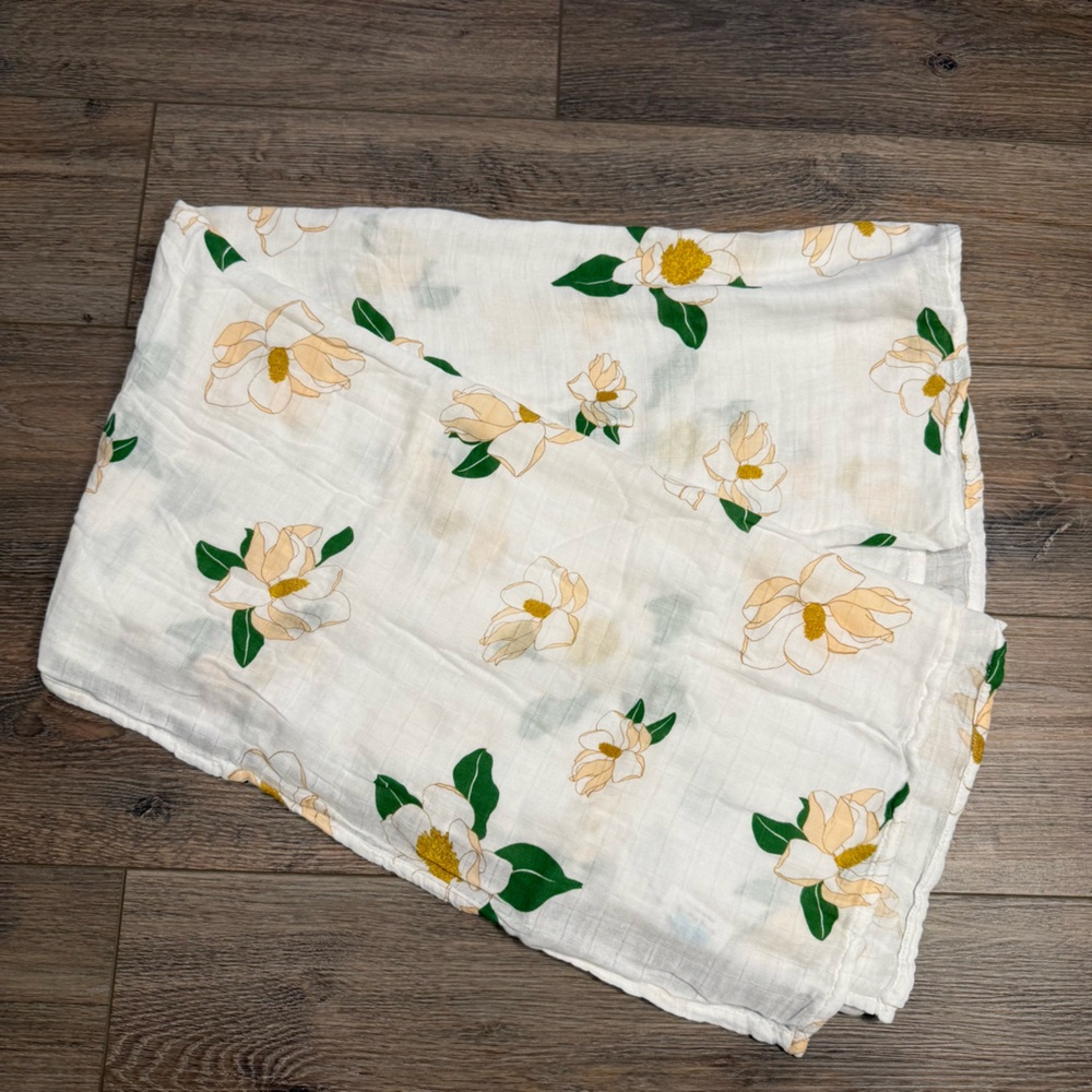 Little Hometown Southern Magnolia Muslin Swaddle Blanket